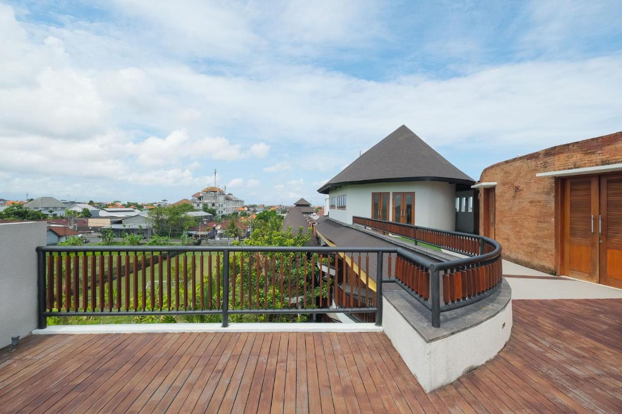 होटल Djabu Seminyak Denpasar (Bali)
