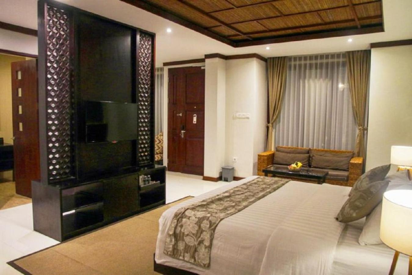 होटल Djabu Seminyak 4*